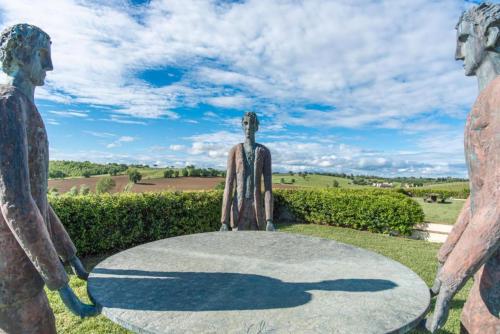 852347877.jpg