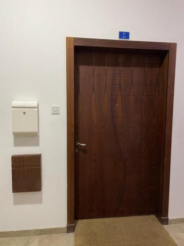 440898377.jpg