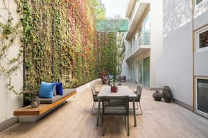 thumbnail: Courtyard view