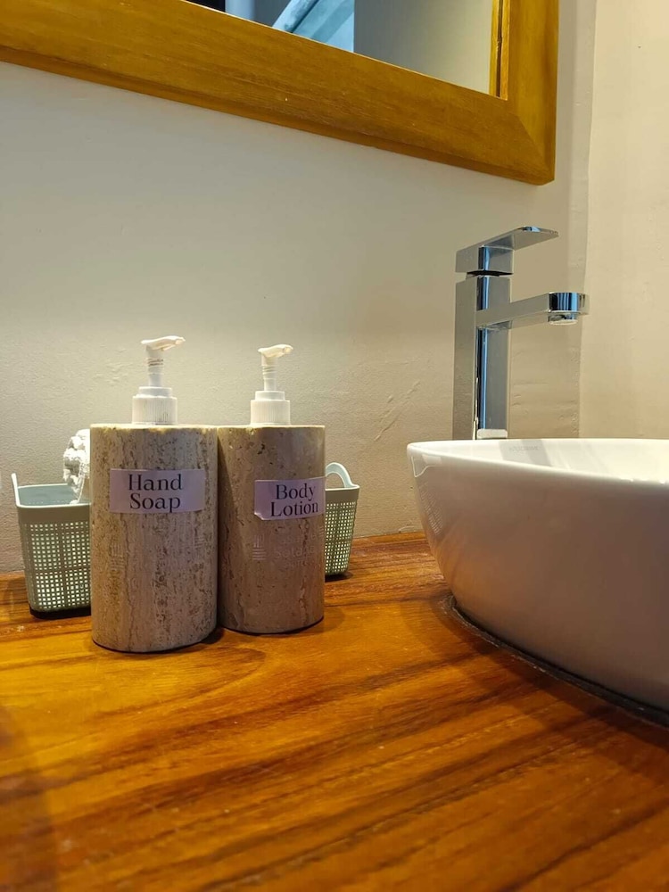 Bathroom amenities