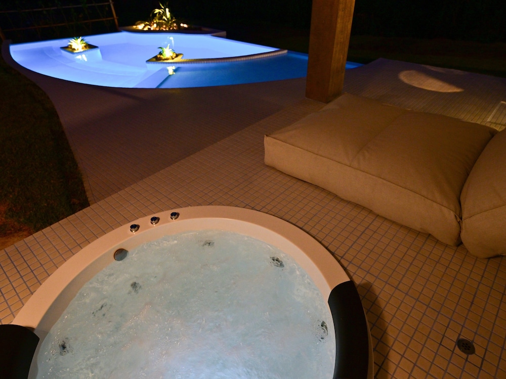 Jetted tub
