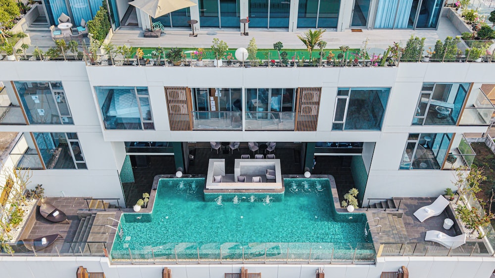 Infinity pool