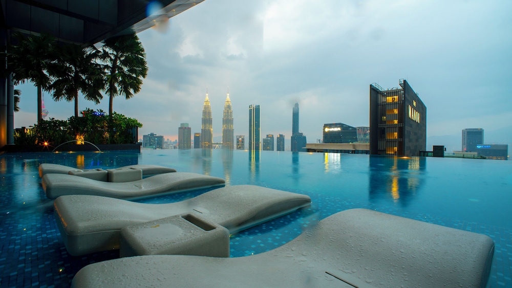 Infinity pool