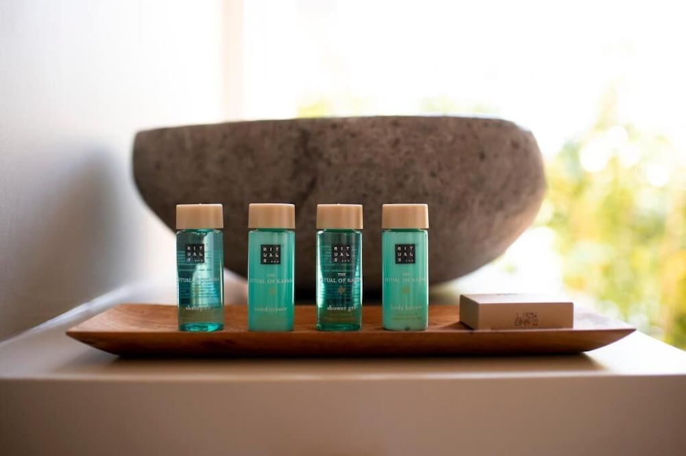 Bathroom amenities