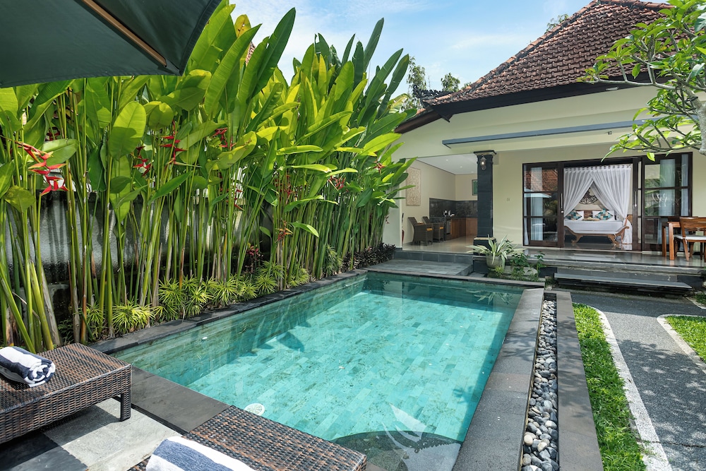 Private pool