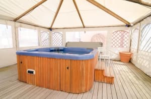 thumbnail: Jetted tub