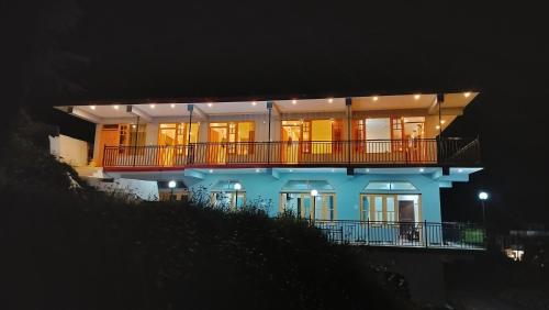 561996707.jpg