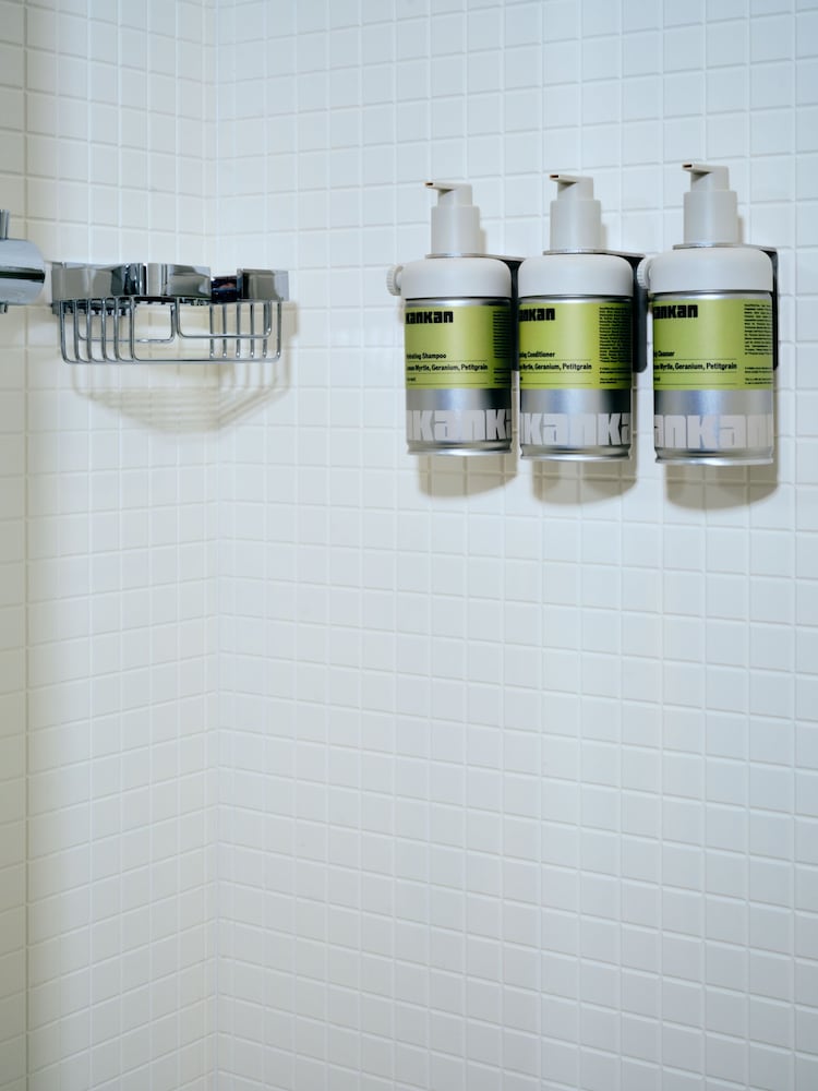 Bathroom amenities