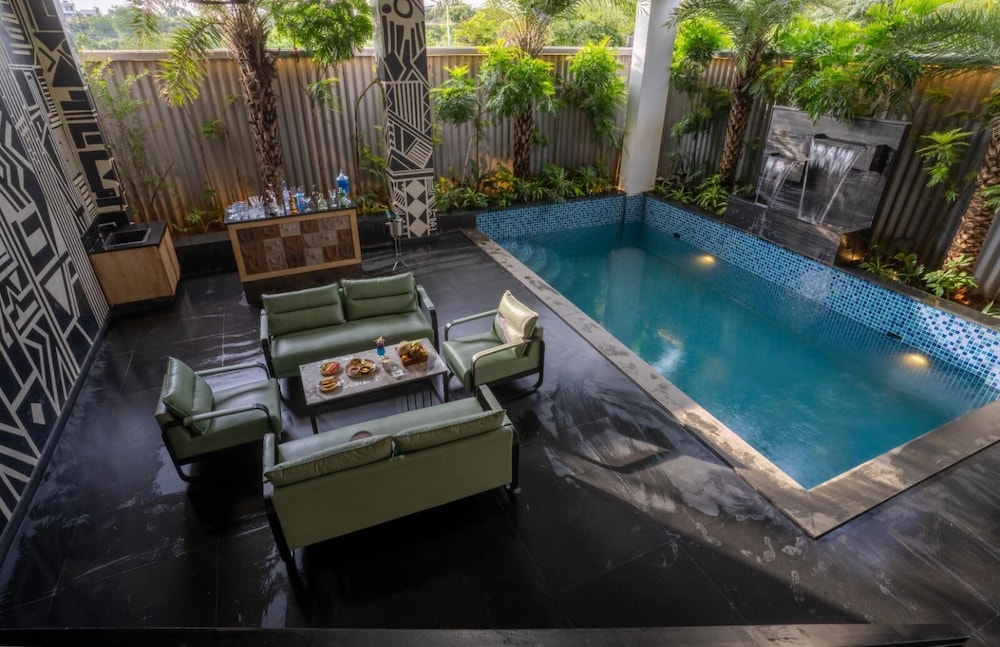 Private pool