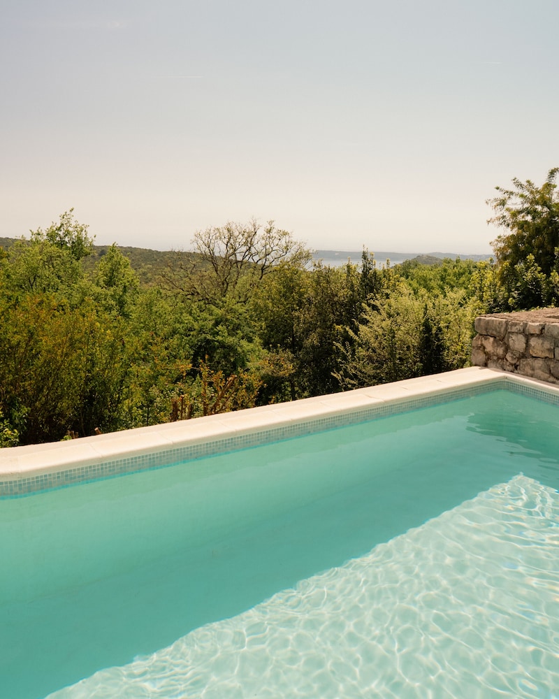 Infinity pool