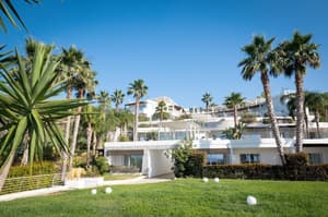 thumbnail: Front of property