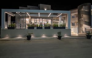 thumbnail: Exterior