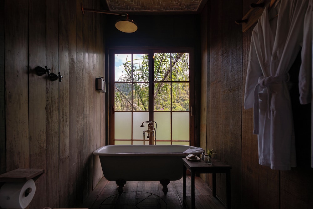 Private spa tub