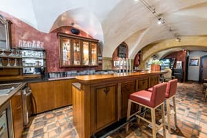 thumbnail: Bar (on property)
