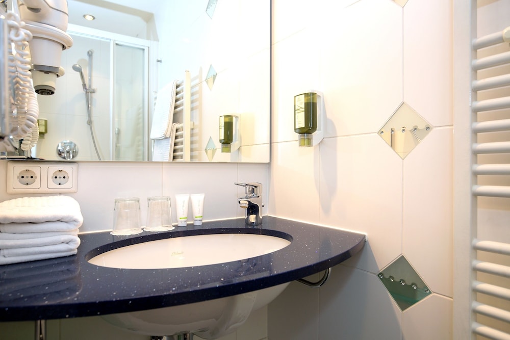 Bathroom sink