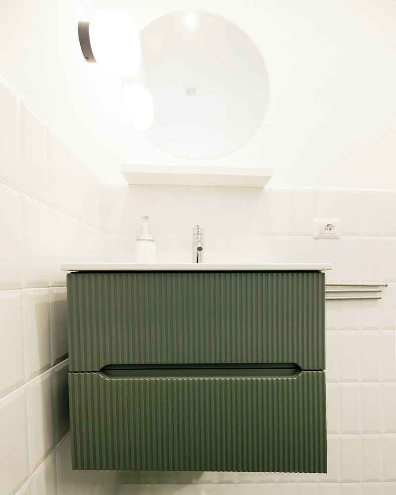 Bathroom sink