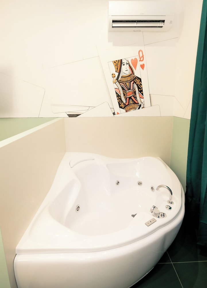 Private spa tub