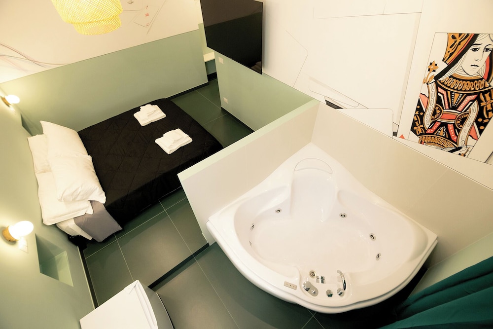 Private spa tub