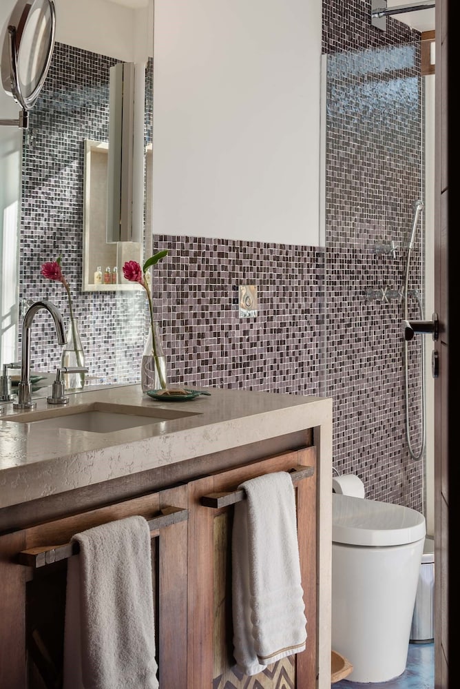 Bathroom amenities