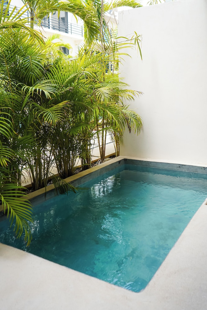 Private pool