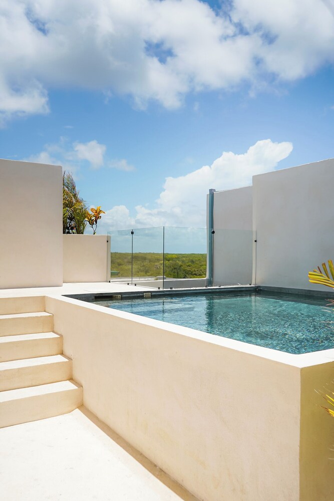 Private pool