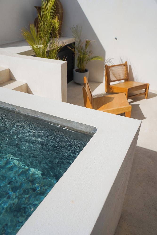 Private pool