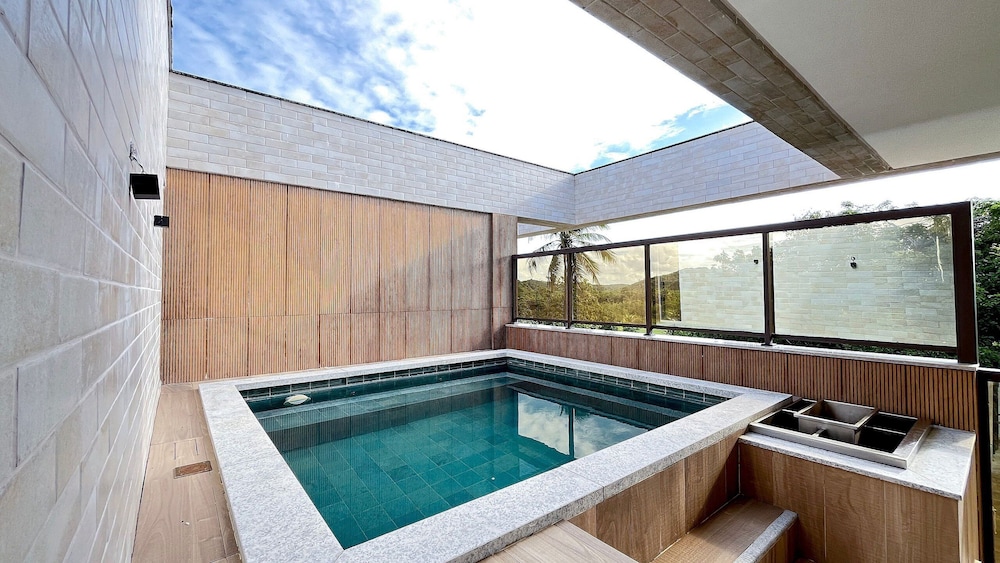 Private pool