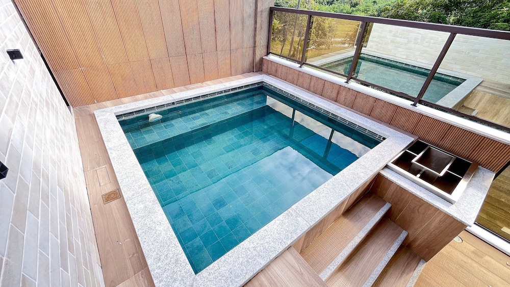 Private pool