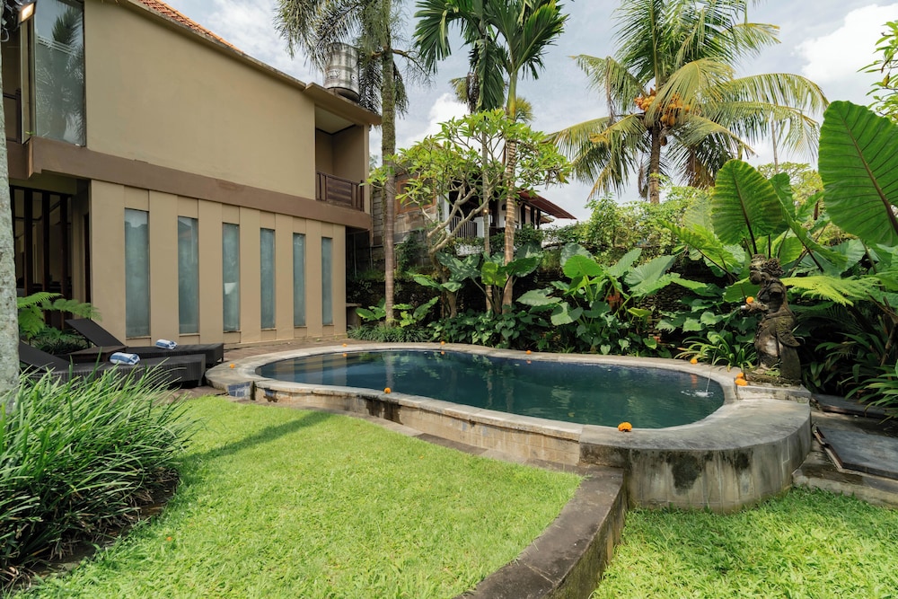 Private pool