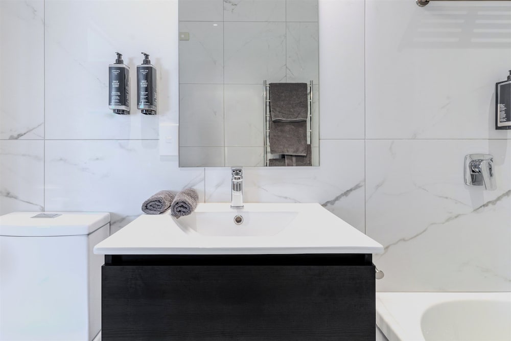 Bathroom sink