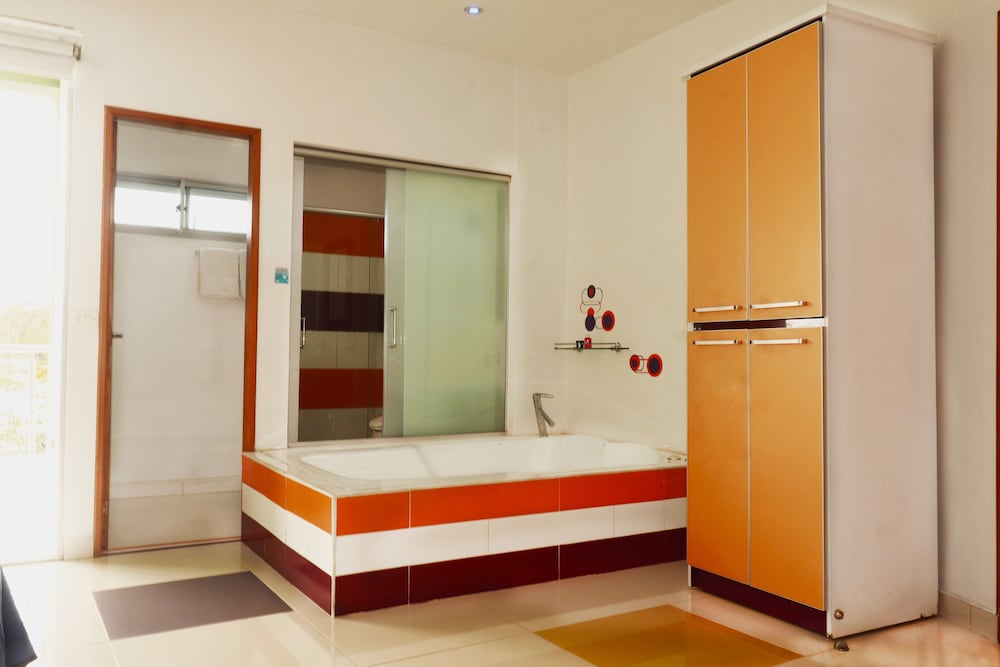 Private spa tub