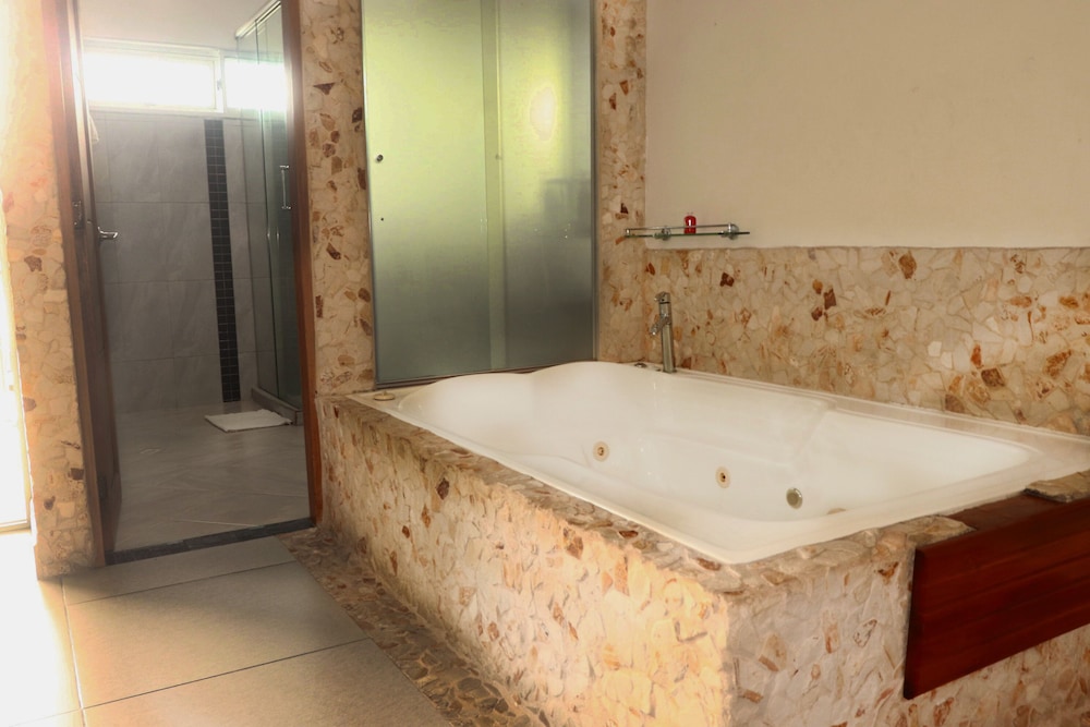 Private spa tub