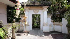 thumbnail: Property entrance