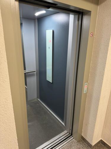 830838975.jpg