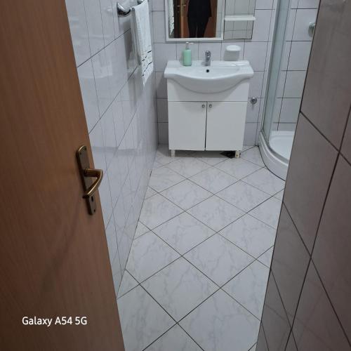 594639693.jpg
