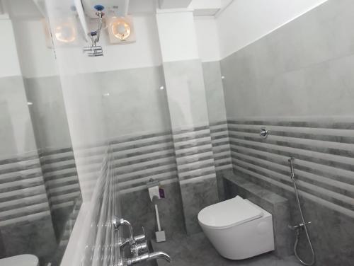 619118373.jpg