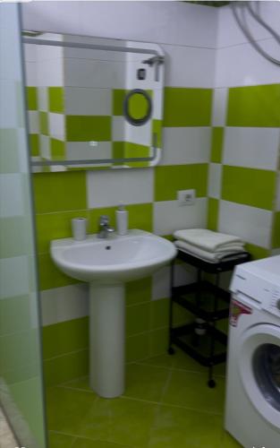 647044503.jpg