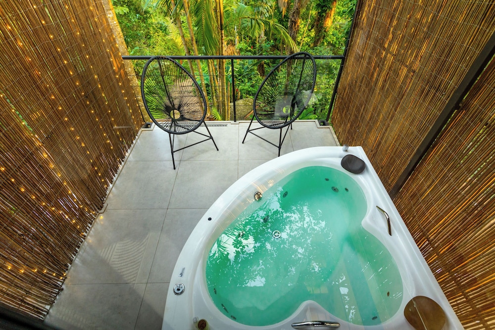 Private spa tub