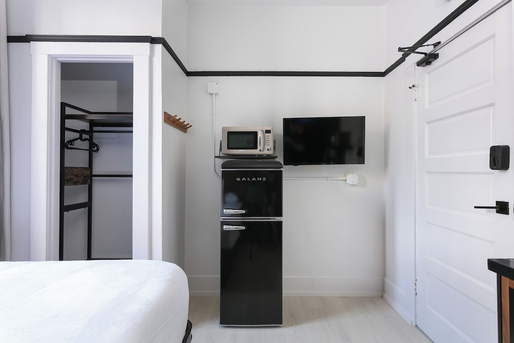 Mini-refrigerator