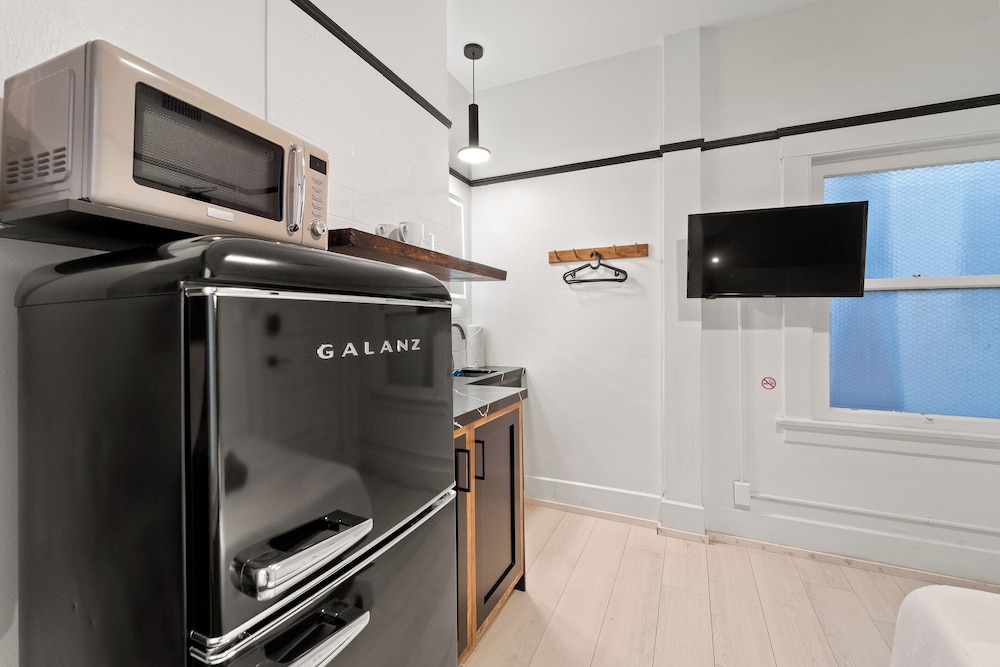 Mini-refrigerator