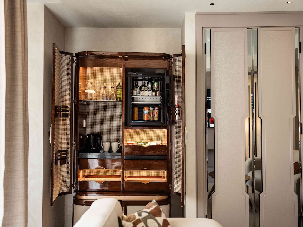 Room amenity