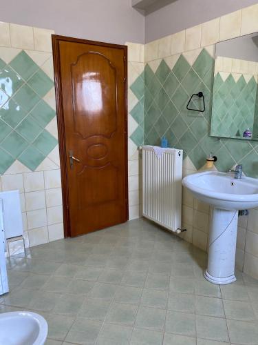 892750142.jpg