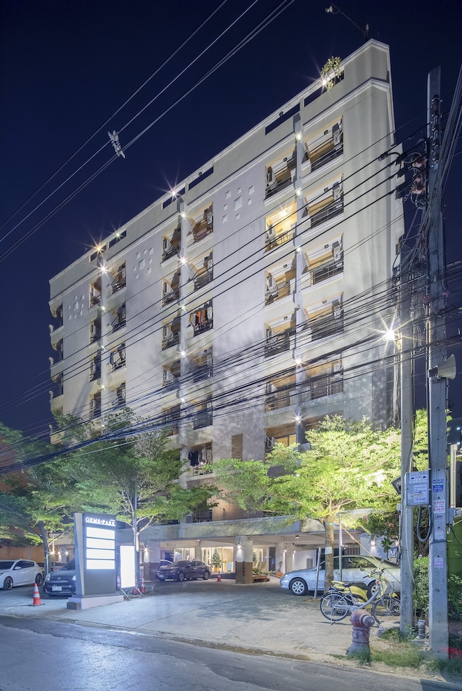 Front of property - evening/night