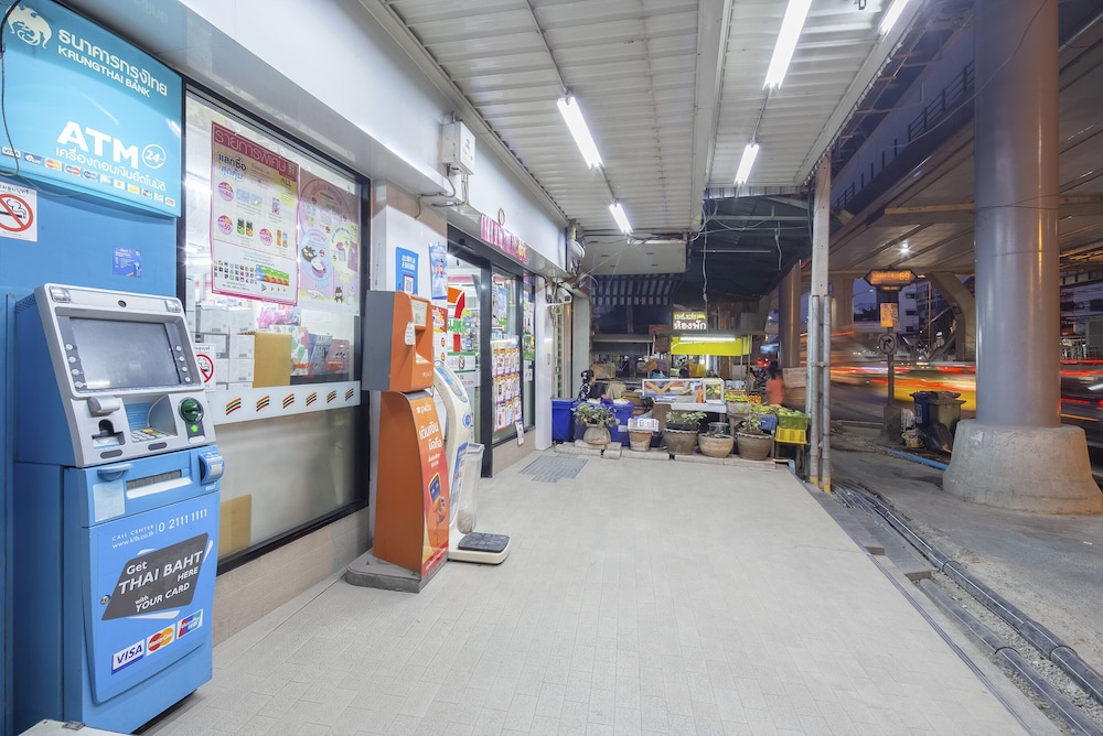 Shopping mall