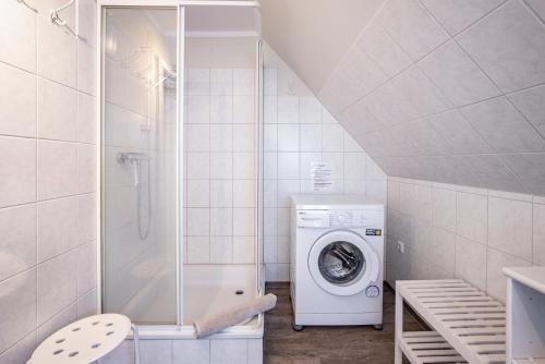 852319608.jpg