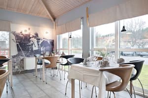 thumbnail: Restaurant