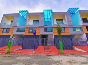 thumbnail: Front of property