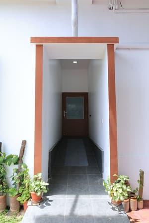 thumbnail: Property entrance