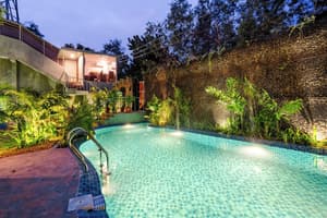 thumbnail: Front of property