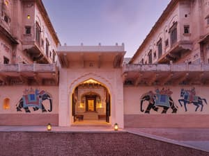 thumbnail: Front of property